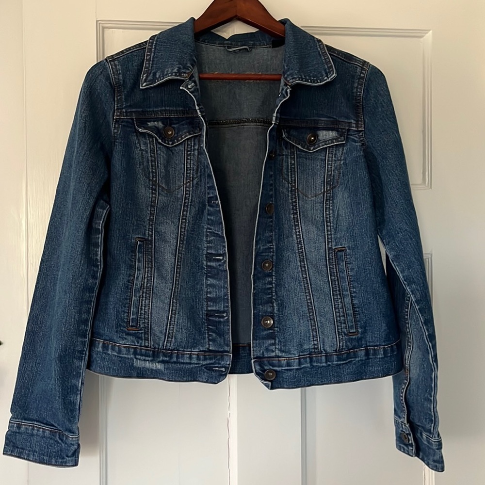 Jean jacket, in perfect condition!!